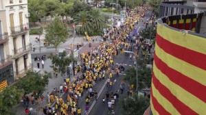 La Via Catalana al seu pas per la plaça de Sants