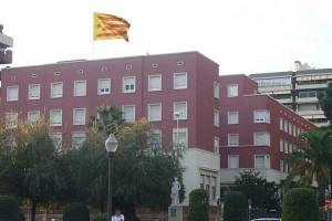 L'estelada al CNI, un edifici que serà propietat de la República Catalana l'any que ve (foto retocada amb Photoshop)