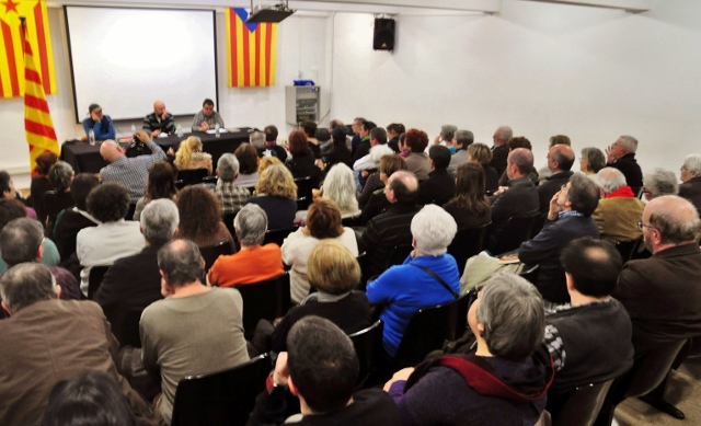 Sala plena a l'acte Andreu Barnils i la revolució tranquil·la, debat a les Cotxeres de Sants al gener de 2015