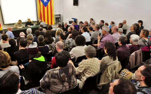 Assemblea extraordinària de Sants-Montjuïc per la Independència a Sants, a l'octubre de 2014