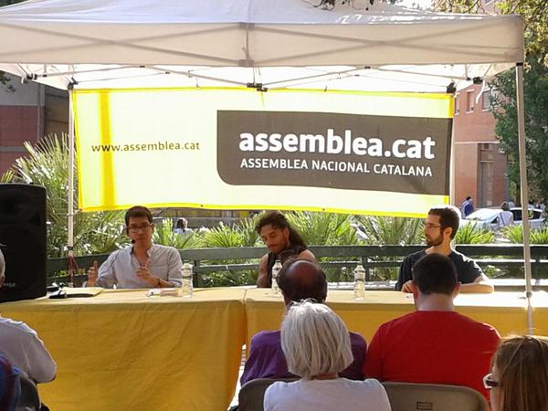 De l'esquerra a la dreta, Aleix Sarri, Christian Selva i Artur Rubinat, en el debat sobre el TTIP a la plaça de Sants del 18 de juny de 2015